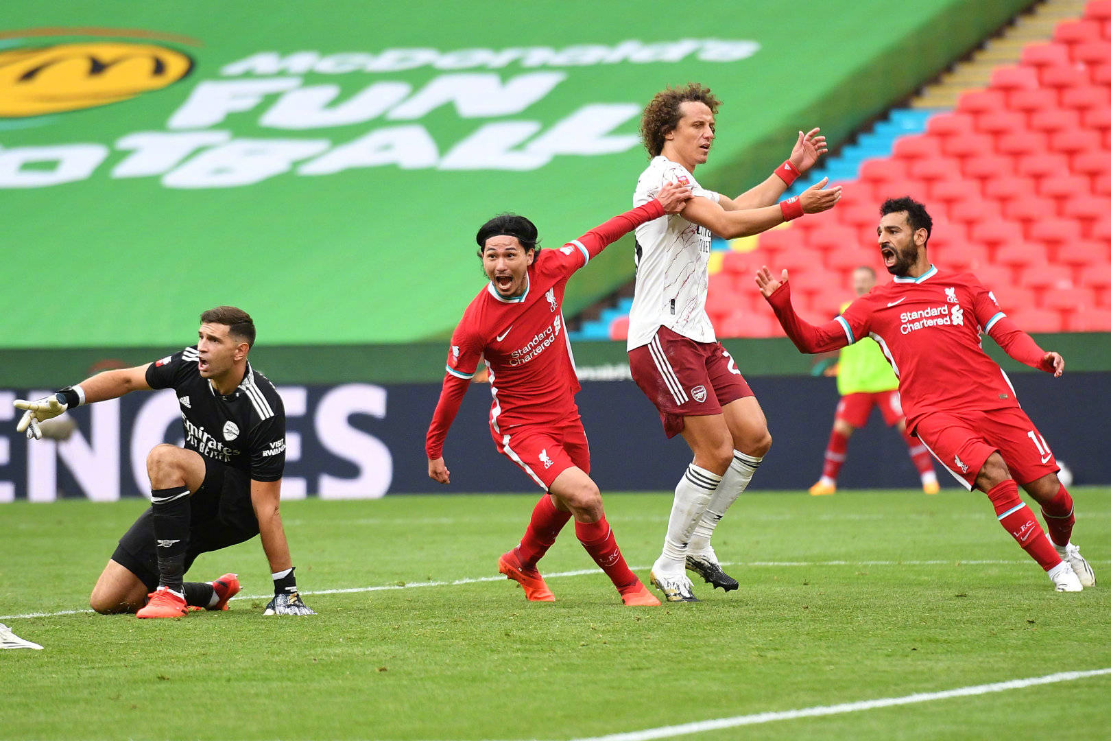 赛后社区盾焦点战,拜仁慕尼黑完成体检,球迷炸锅,控场能力受关注的简单介绍 赛后社区盾焦点战,拜仁慕尼黑完成体检,球迷炸锅,控场能力受关注的简单介绍