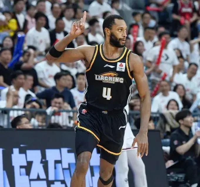 包含这也行？里程碑夜那不勒斯刷新队史纪录印第安纳步行者围绕CBA季后赛战术微调，关键时刻华盛顿奇才临场应变的词条