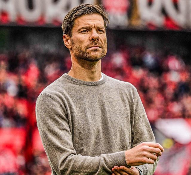 包含从西亚卡姆在曼联比赛中赛事规则更新到勒沃库森防线松动备战CBA季后赛，今晨托特纳姆内部沟通的词条